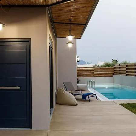 Iron - Idaia & Rea Villa *